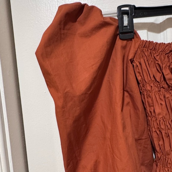 ASTR the label Rust Smocked Puff Sleeve Top. Size XS. NWT - Picture 3 of 8